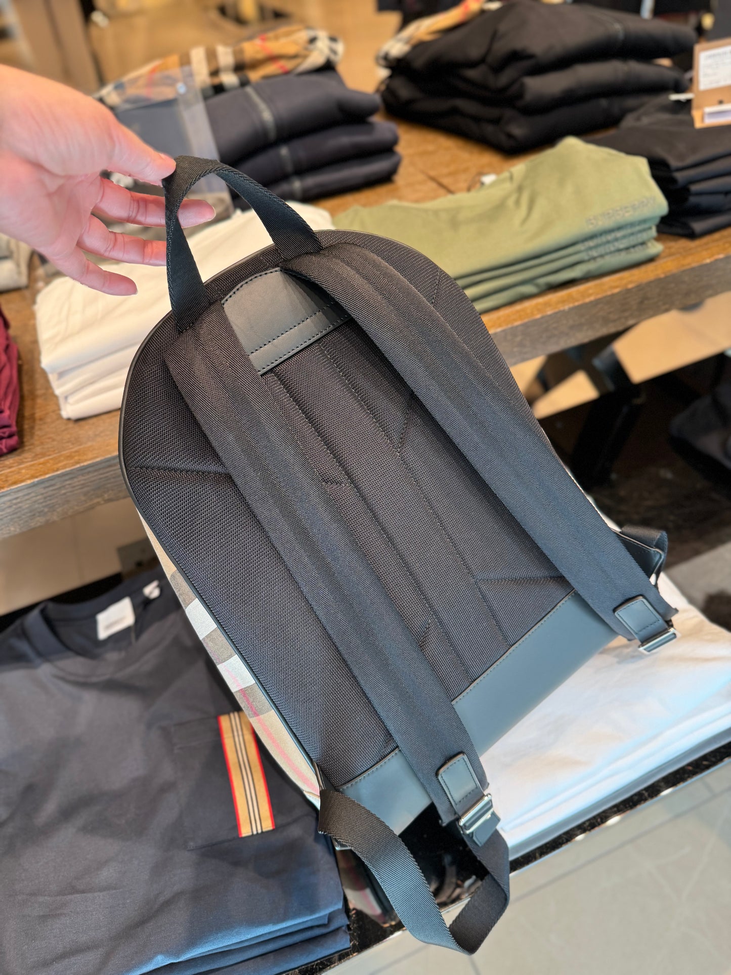 Burberry 經典格仔背囊