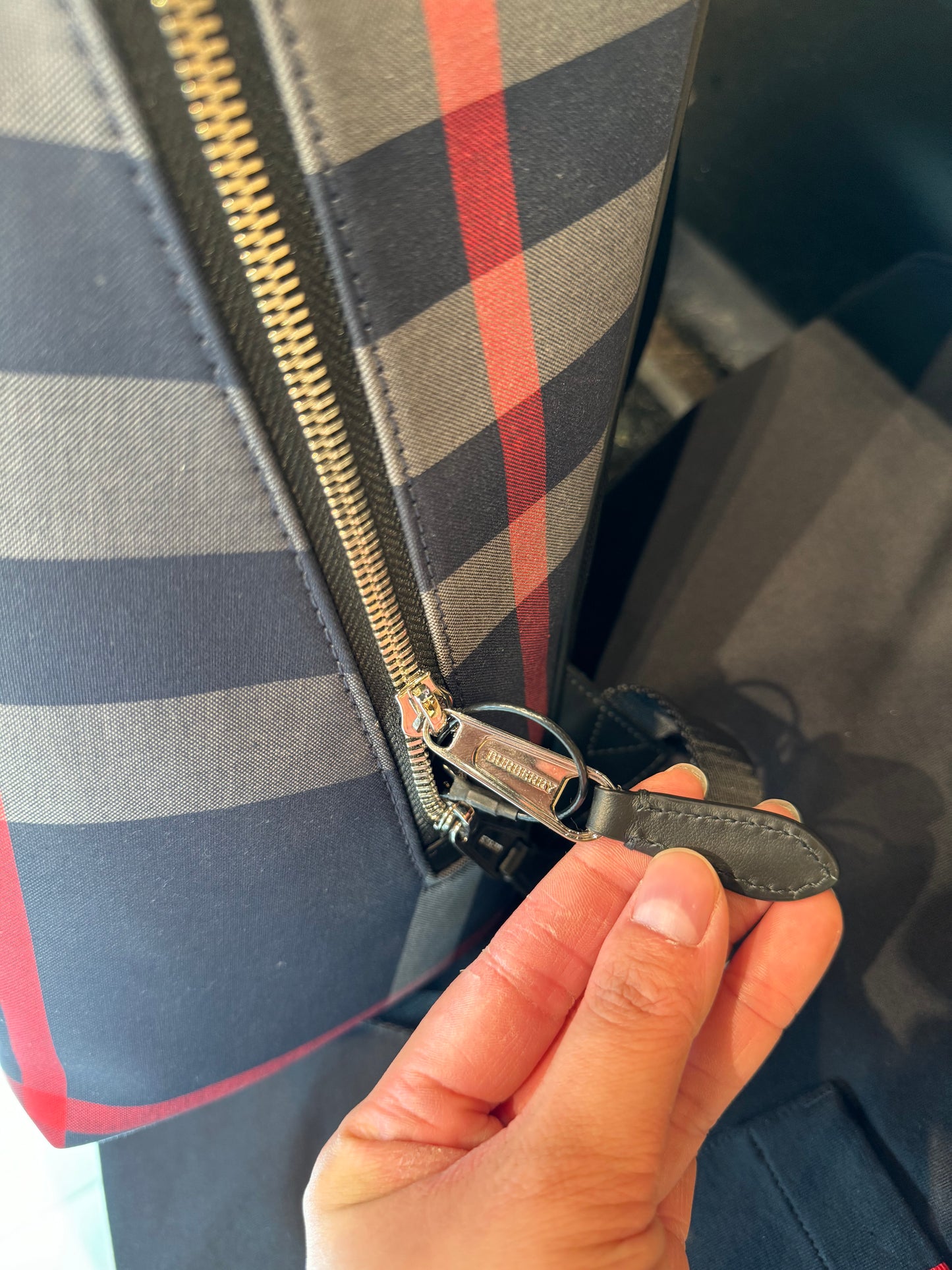 Burberry 經典格仔背囊