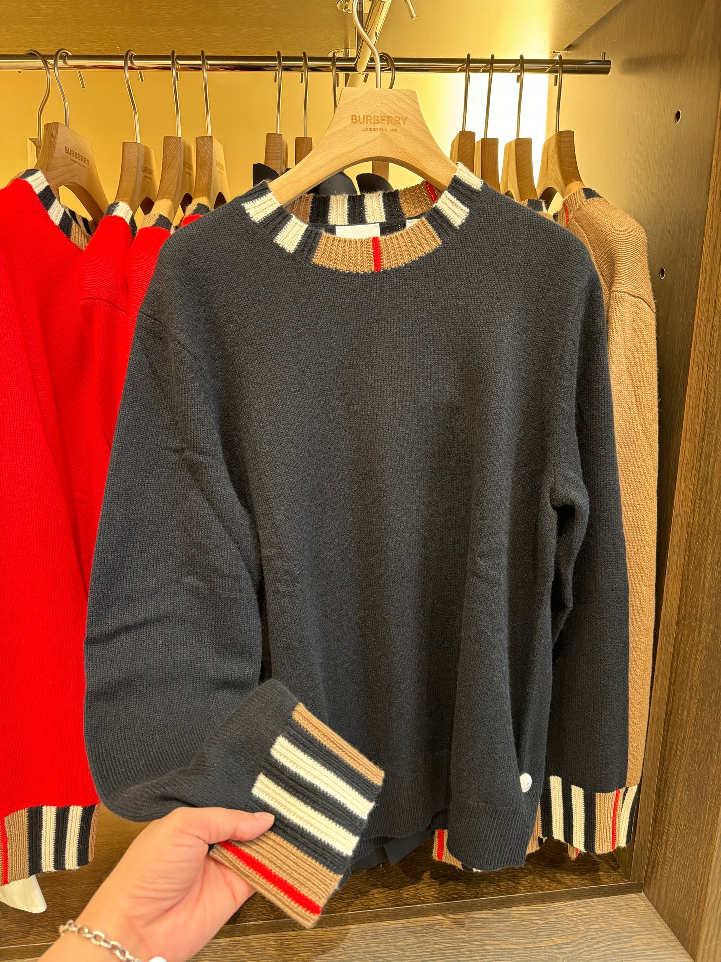 Burberry 女裝羊絨冷衫 Black