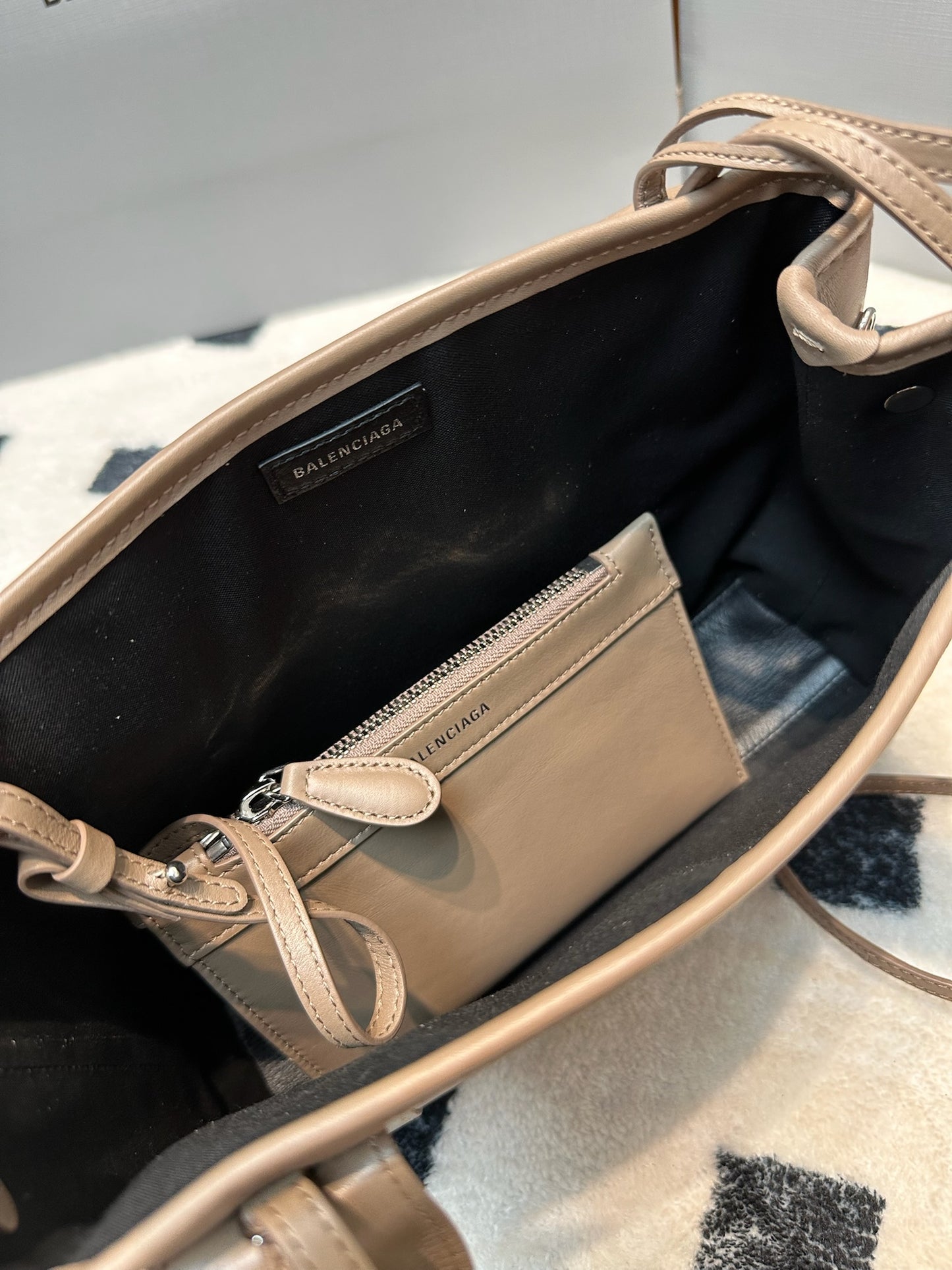 Balenciaga Navy Cabas light brown XS