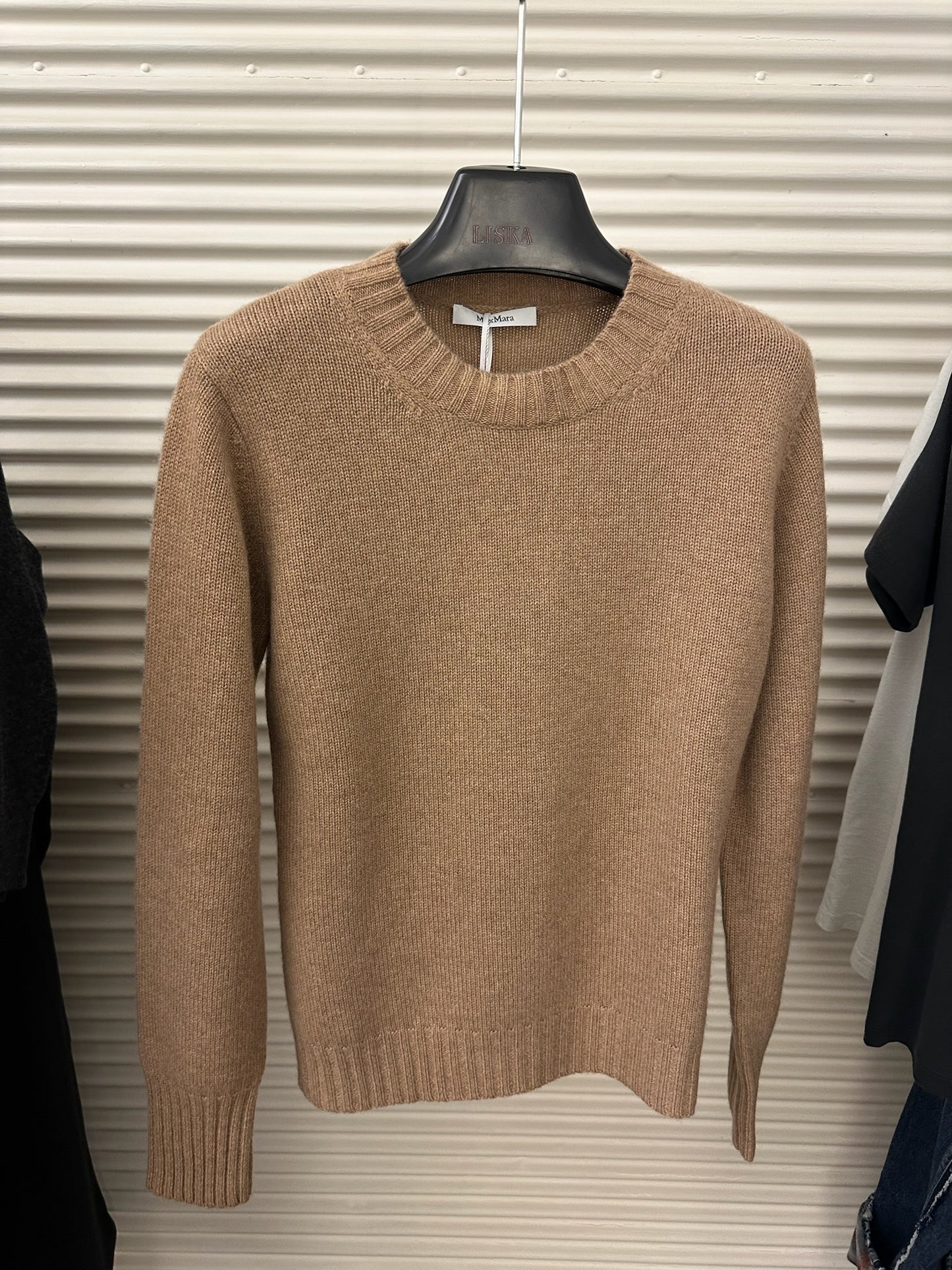 Maxmara 冷衫 Cafe