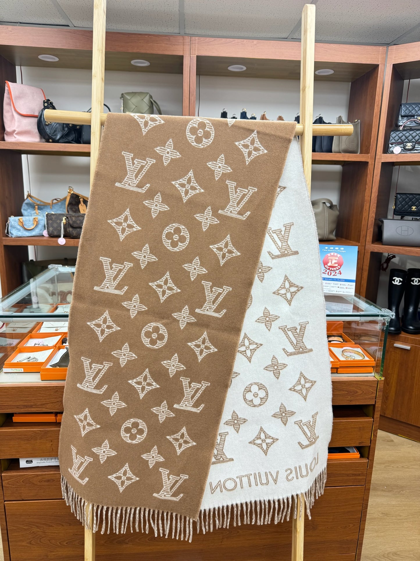 LV Monogram Shadow 圍巾 Noisette
