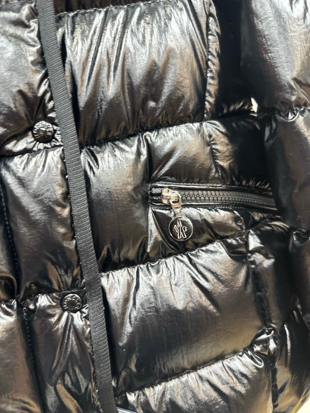 香港現貨💓Moncler 年底巨折💓
Barante 黑色女裝修身款