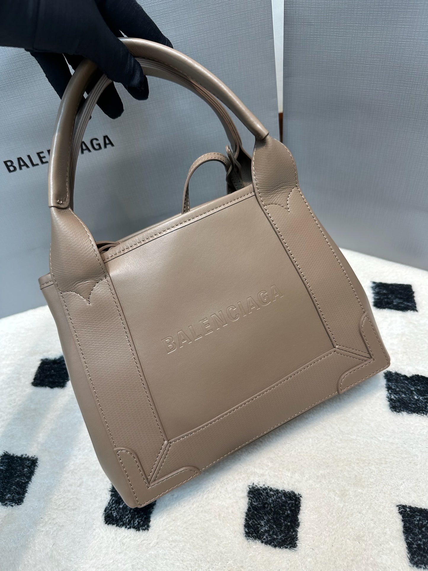 Balenciaga Navy Cabas light brown XS