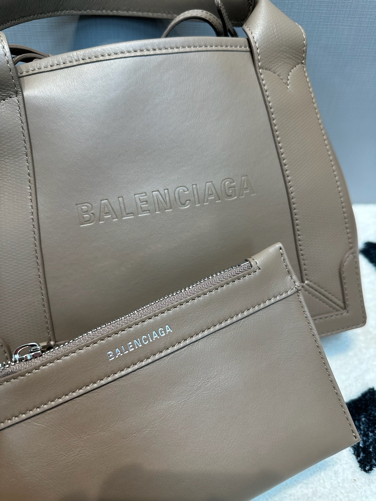 Balenciaga Navy Cabas light brown XS