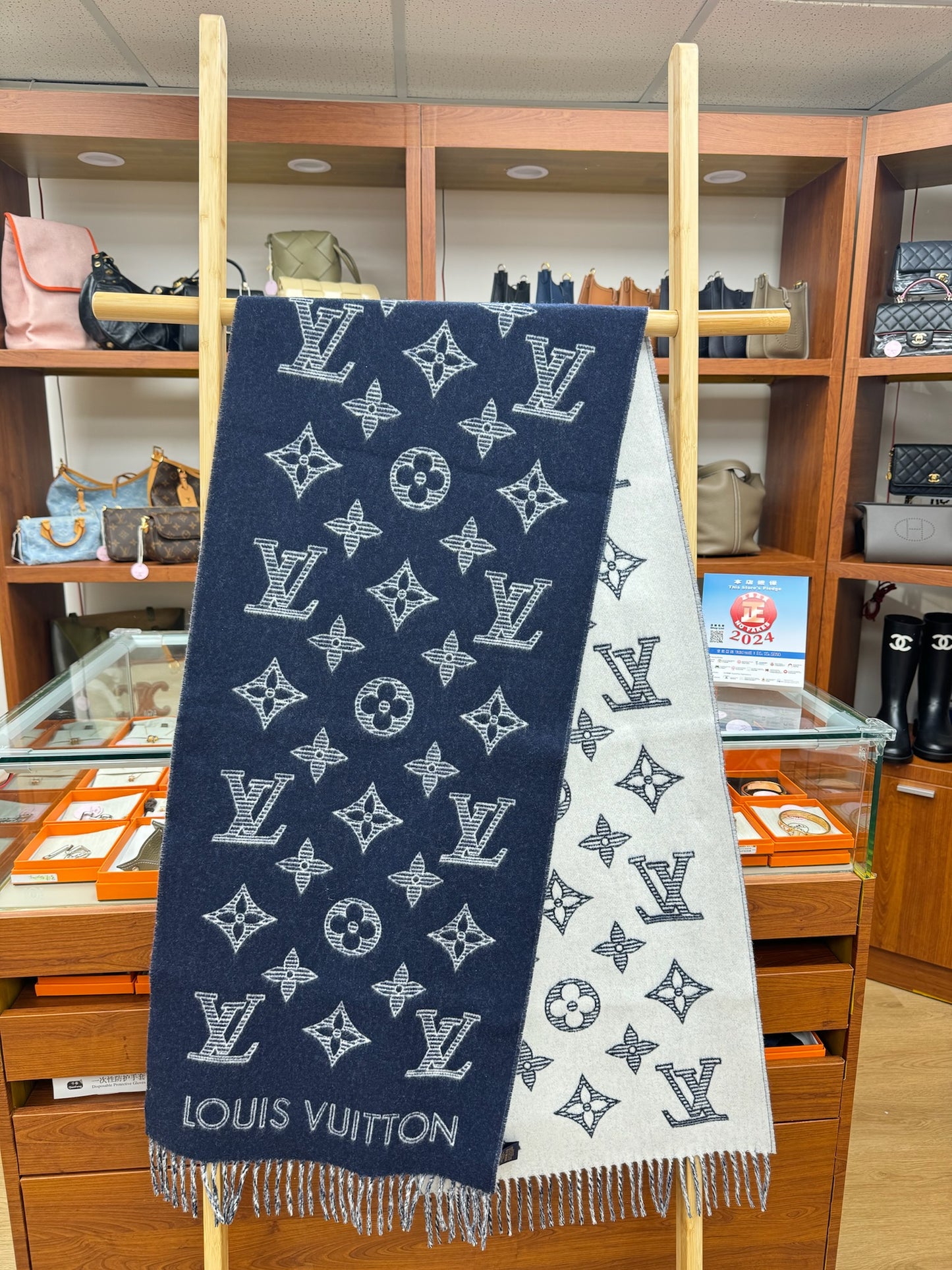 LV Monogram Shadow 圍巾 NAVY