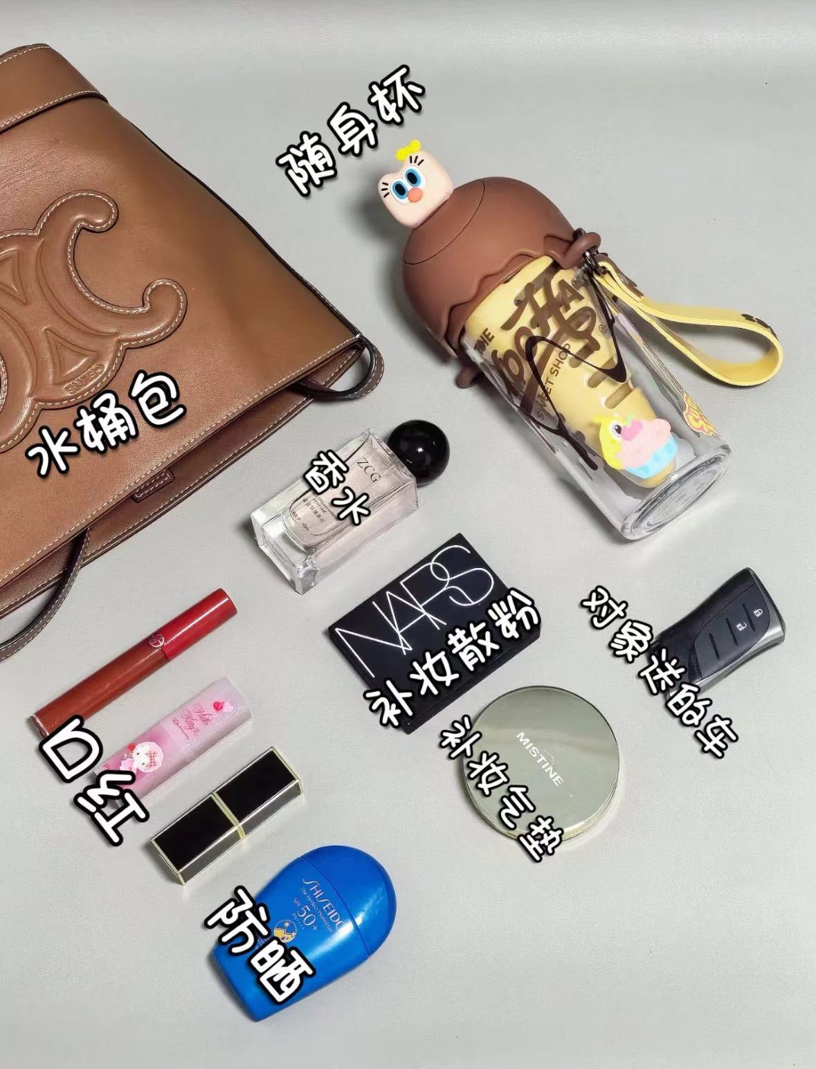 SMALL BUCKET CUIR TRIOMPHE IN SMOOTH CALFSKIN