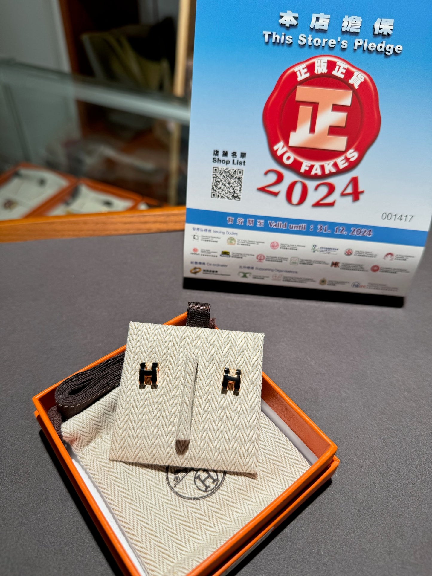 Hermes mini pop h earrings noir