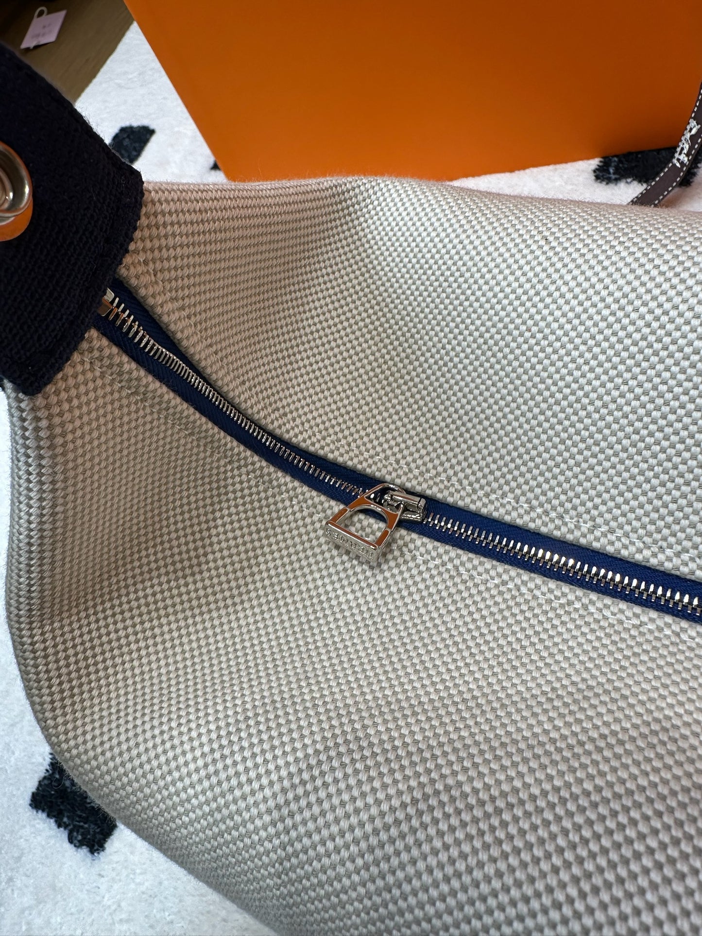 Hermes 飯盒包 白/深藍色 GM