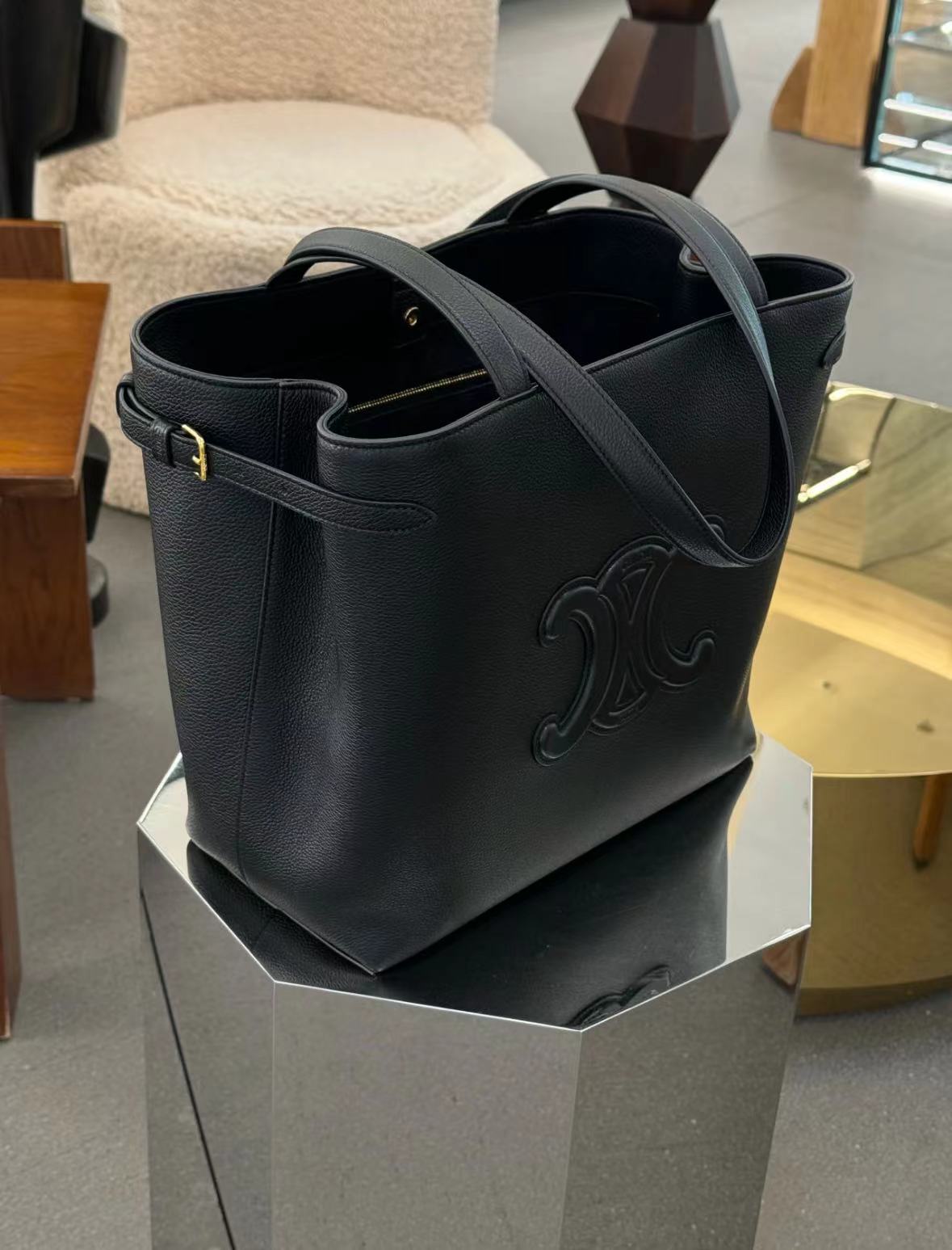 MEDIUM CABAS ANAÏS CUIR TRIOMPHE IN GRAINED CALFSKIN BLACK