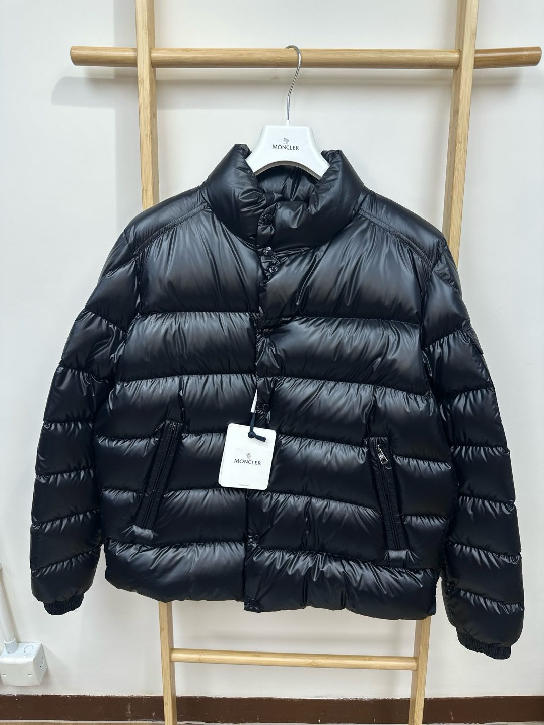 香港現貨💓Moncler 年底巨折💓
Lule 深藍色