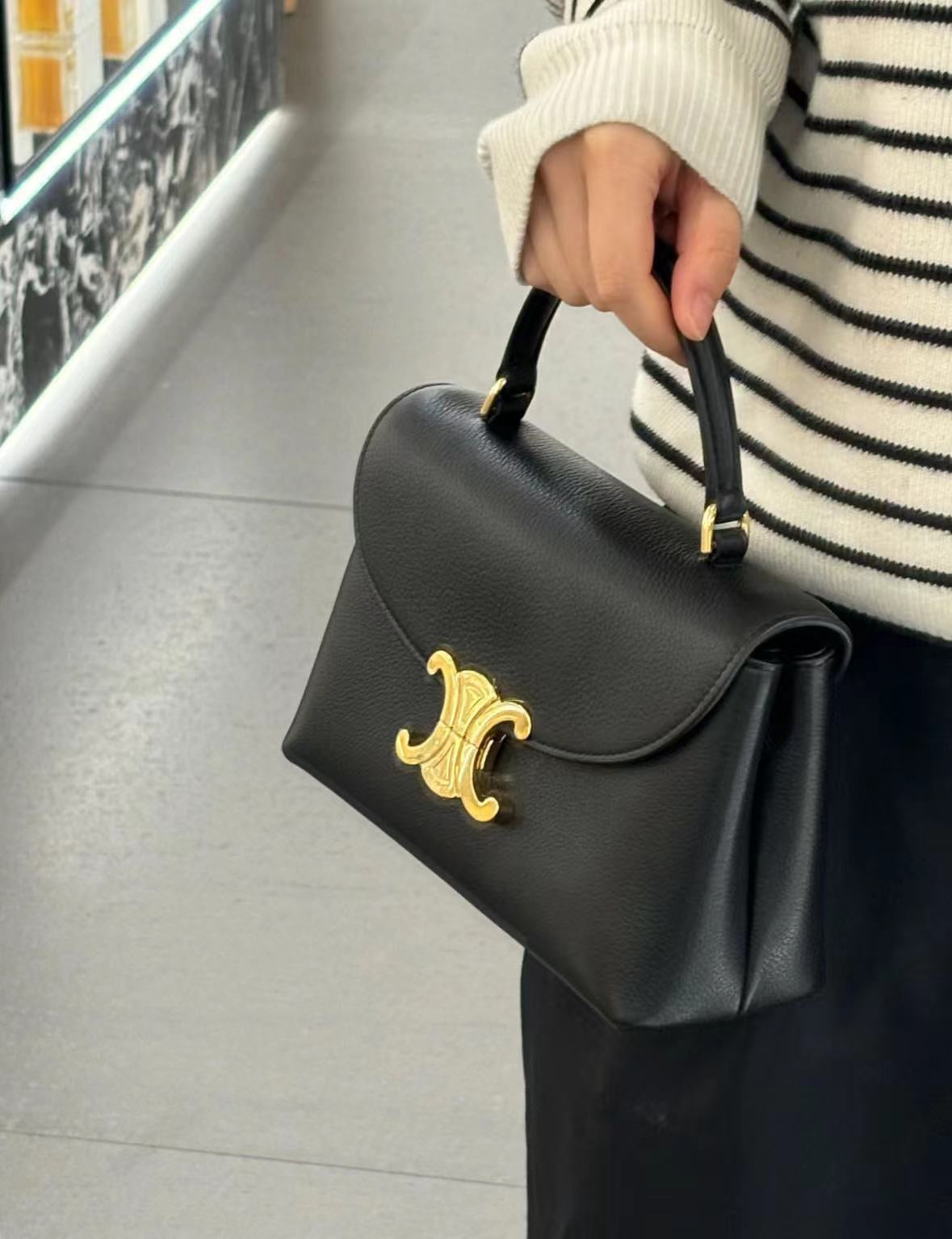 MEDIUM NINO BAG IN SUPPLE CALFSKIN BLACK