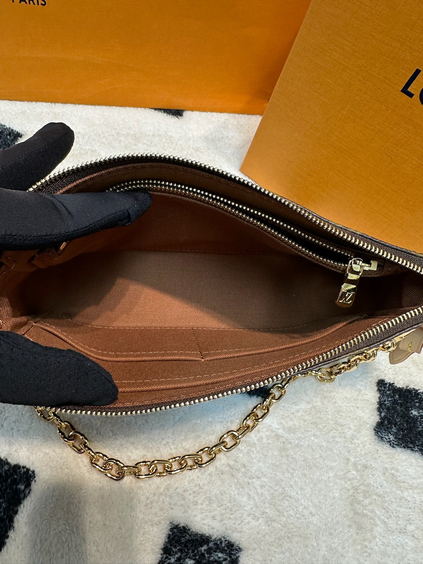 LV Pochette Accessoires