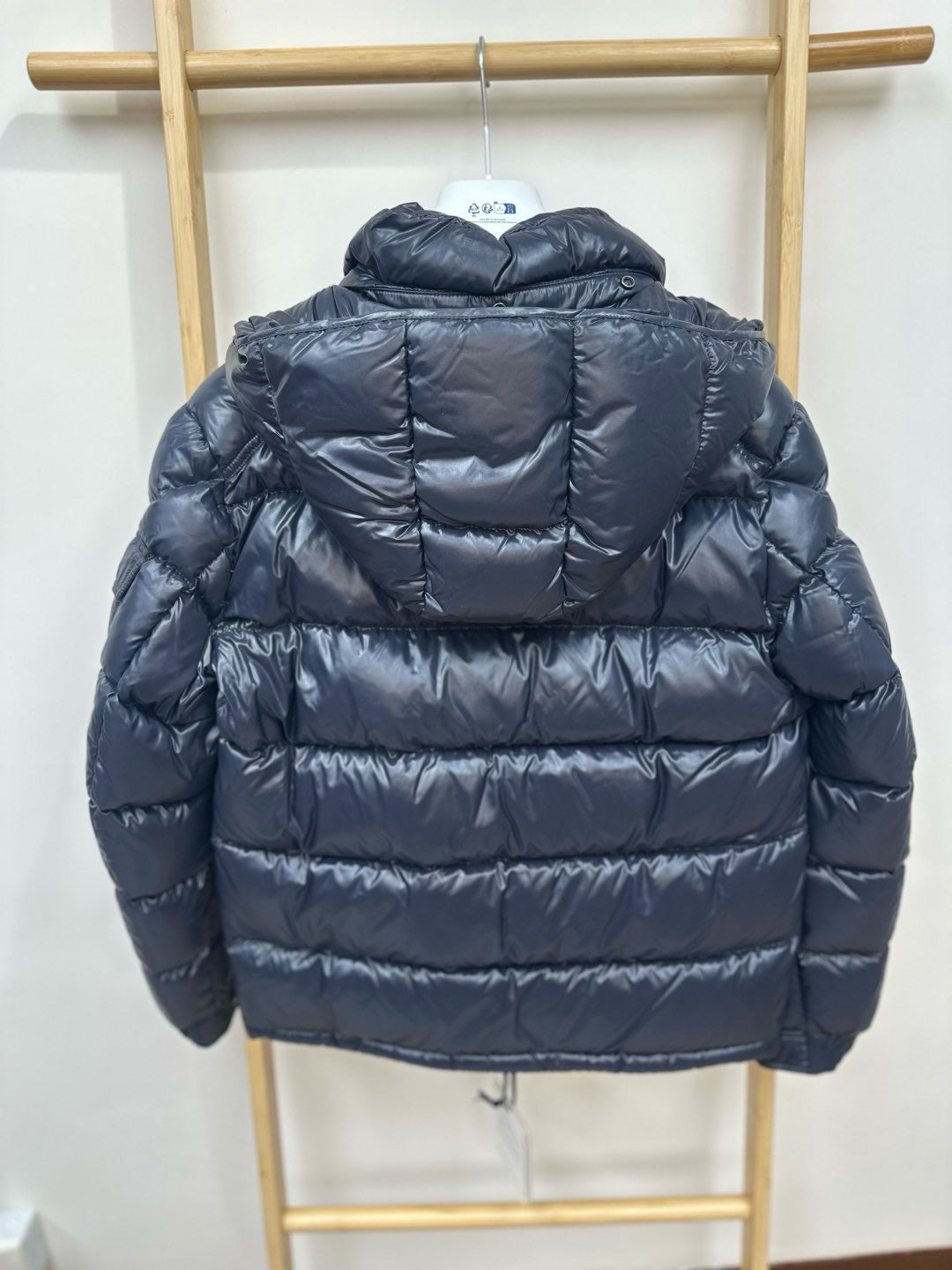 香港現貨💓Moncler 年底巨折💓
Maya 深藍色