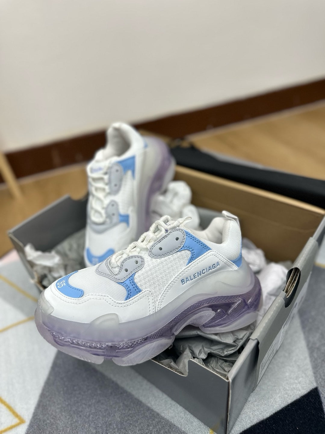 ‼️Balenciaga Triple S‼️
超美的馬卡龍色😍
