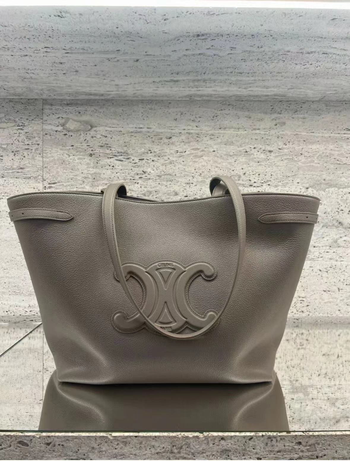MEDIUM CABAS ANAÏS CUIR TRIOMPHE IN GRAINED CALFSKIN PEPPLE