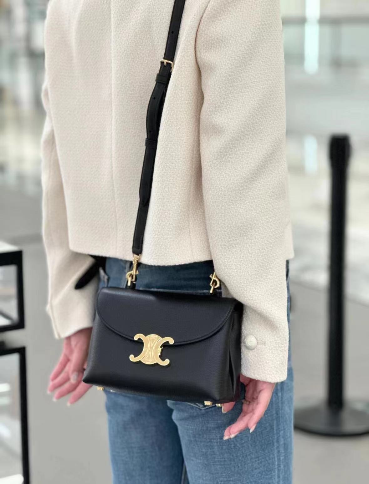 MEDIUM NINO BAG IN SUPPLE CALFSKIN BLACK