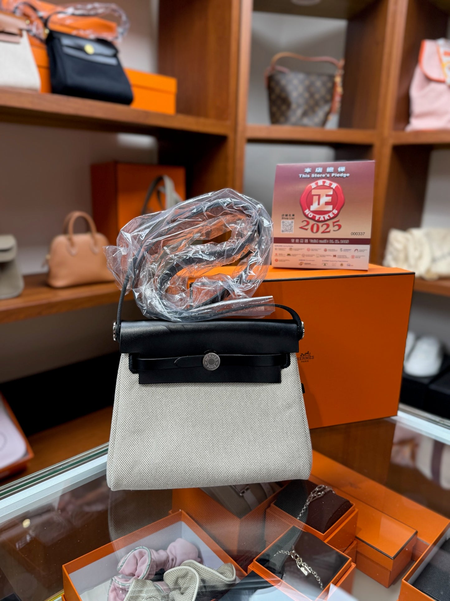 Hermes Mini Herbag Noir GHW 黑色銀扣 白併杏仁綠帆布￼