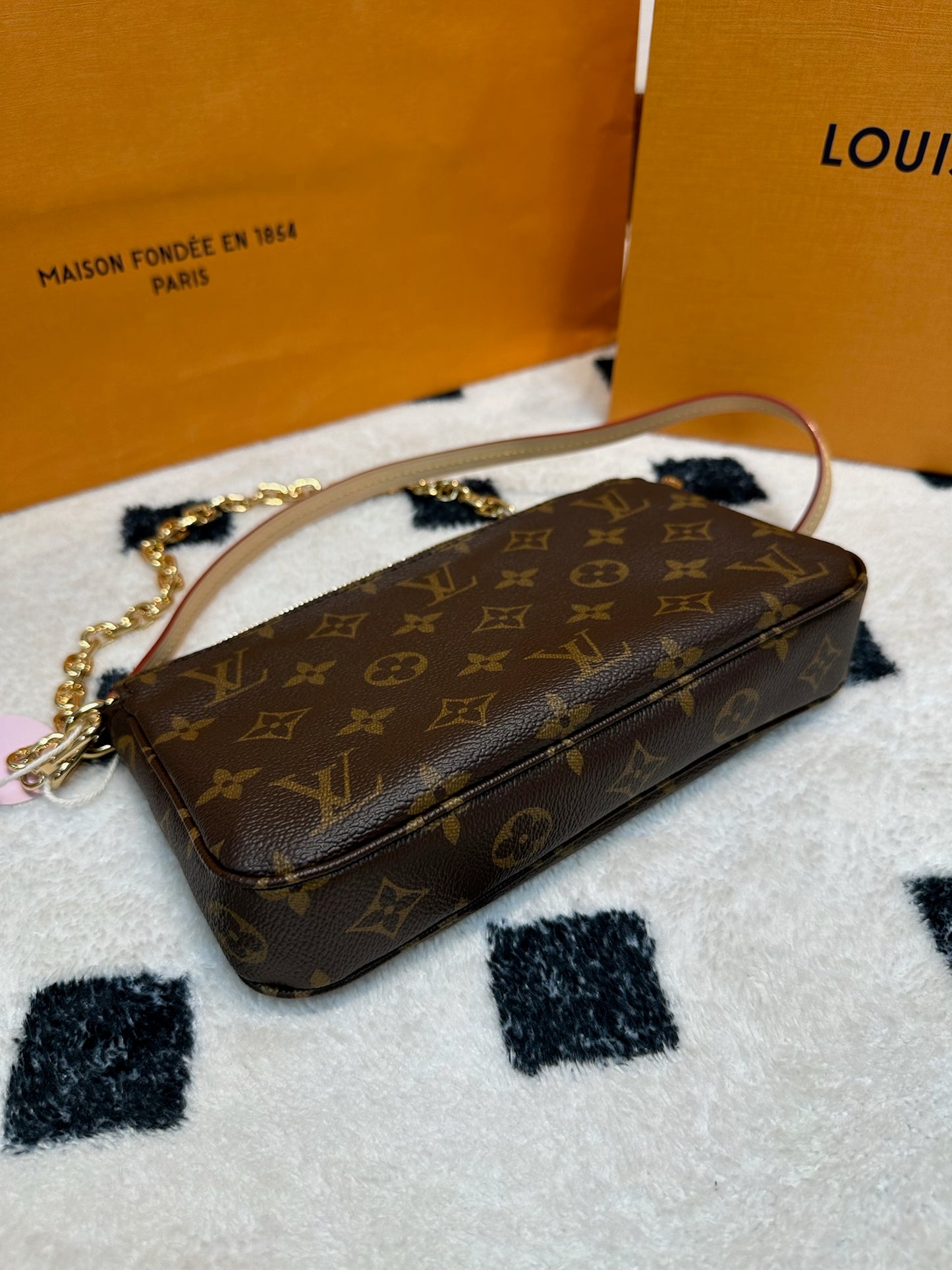 LV Pochette Accessoires