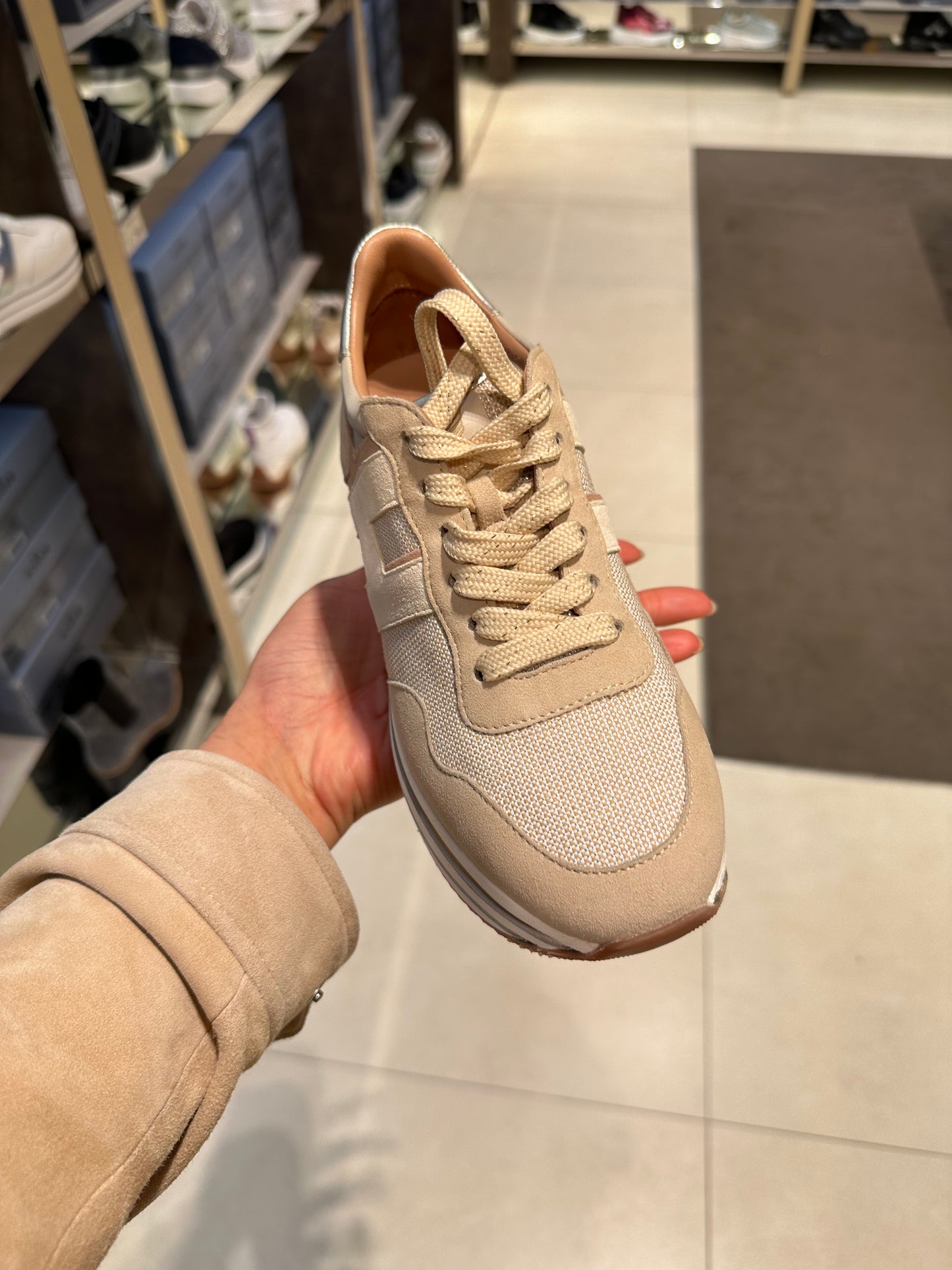 Hogan MIDI厚底波鞋（其他碼數可再查）