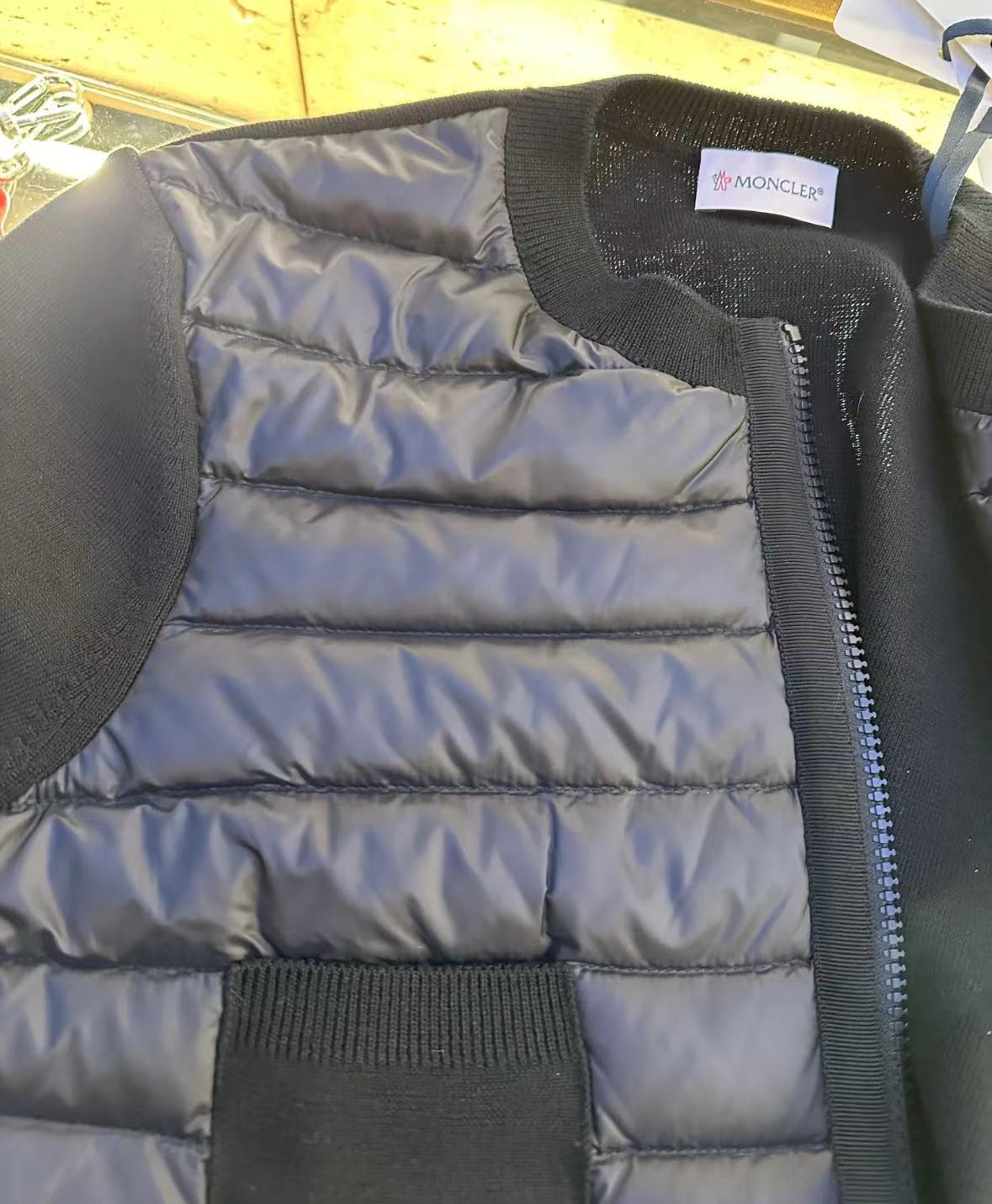 Moncler 小香風四口袋薄羽絨外套