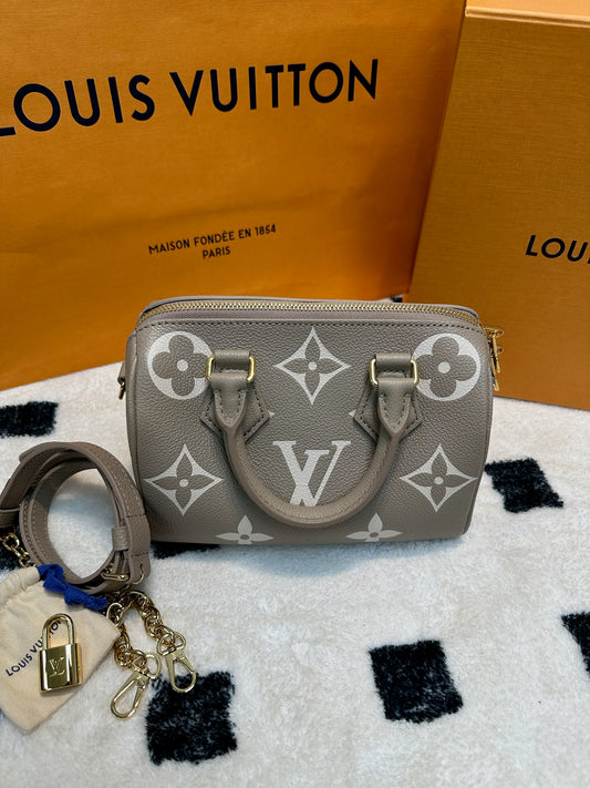 LV Speedy Bandoulière 20 斑鳩灰色 / 奶油色