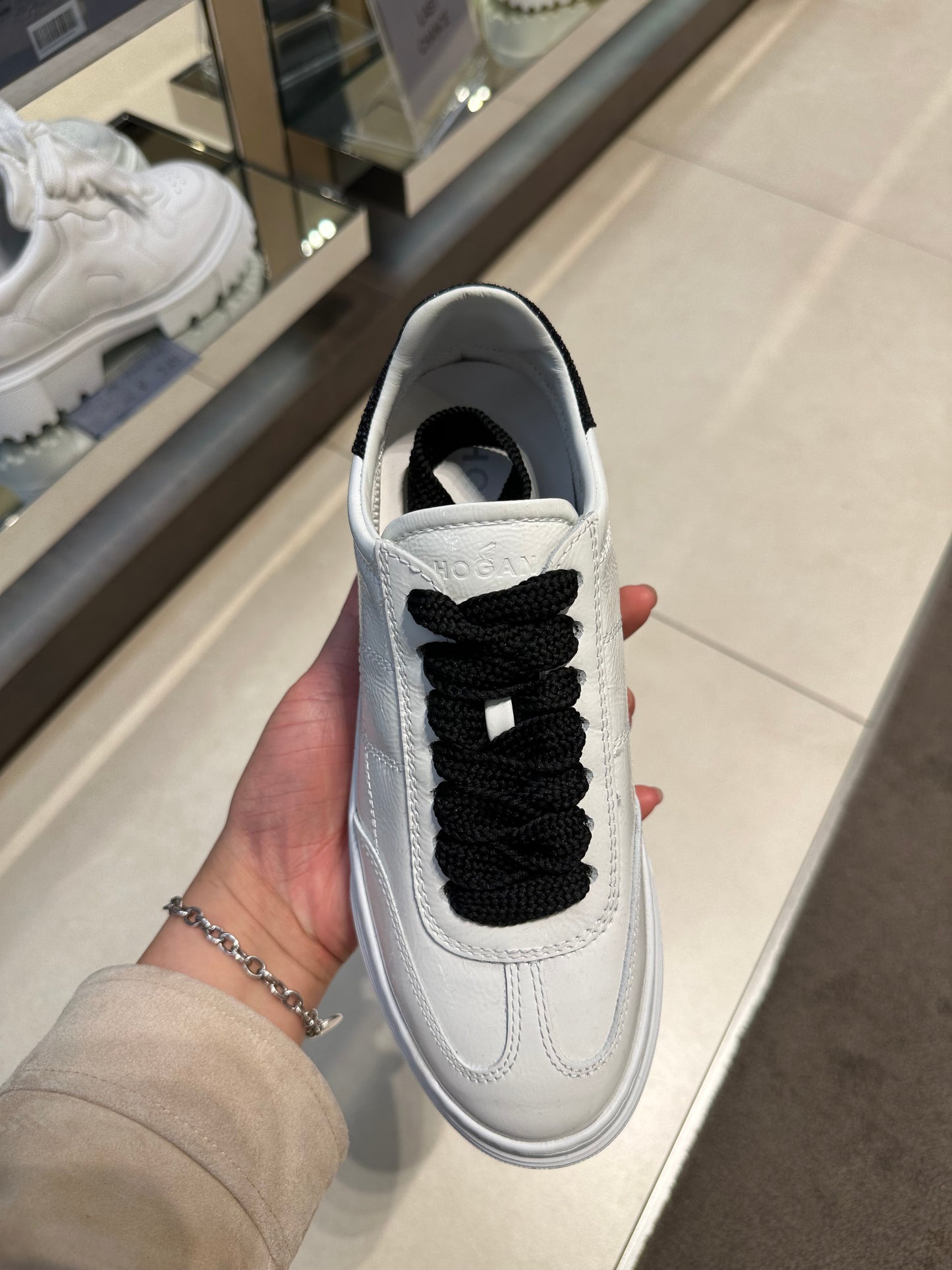 Hogan H365黑白波鞋（其他碼數可再查）
