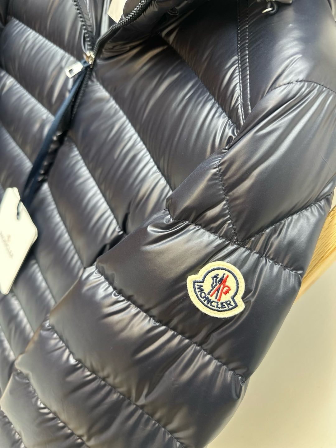 香港現貨 💓Moncler 年底巨折💓
Besines 深藍色