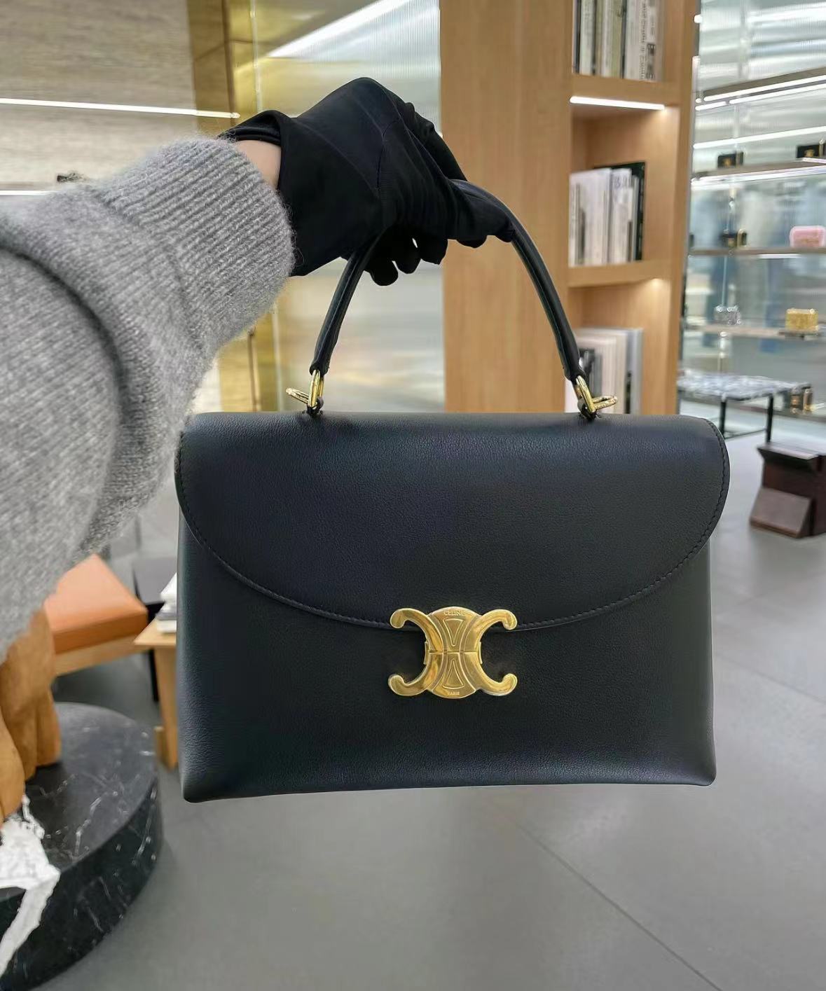 MEDIUM NINO BAG IN SUPPLE CALFSKIN BLACK