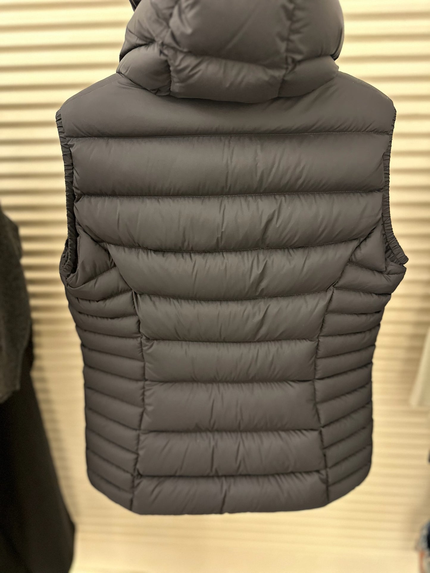 Moncler 羽絨背心(有帽) schwarz