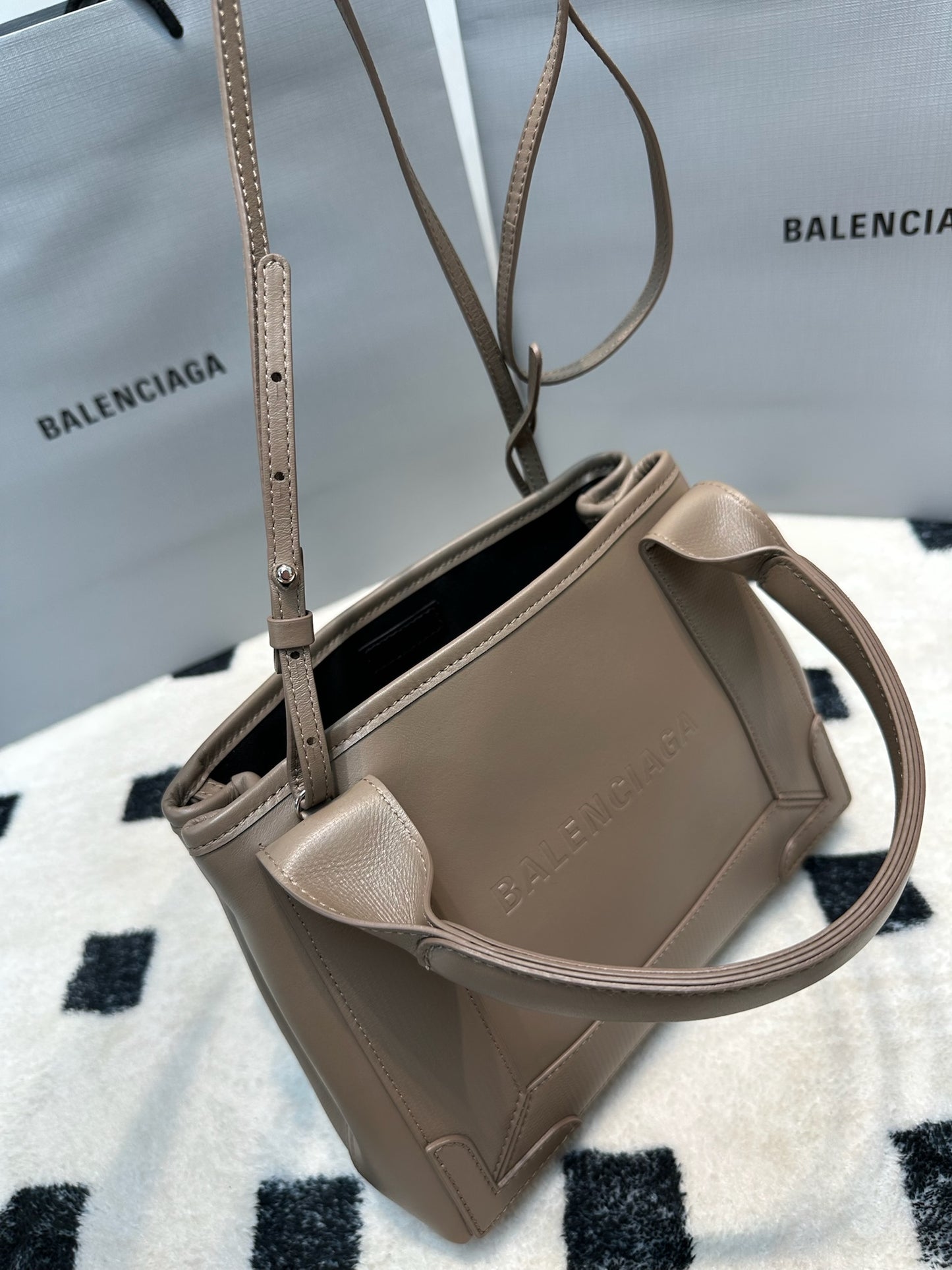 Balenciaga Navy Cabas light brown XS