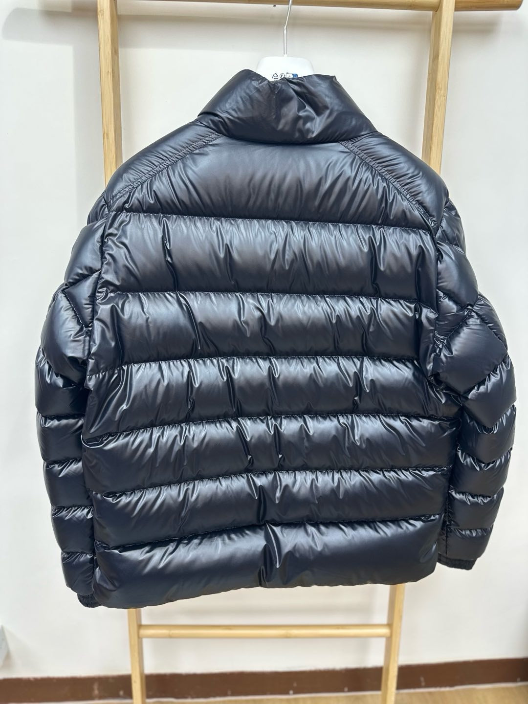 香港現貨💓Moncler 年底巨折💓
Lule 深藍色