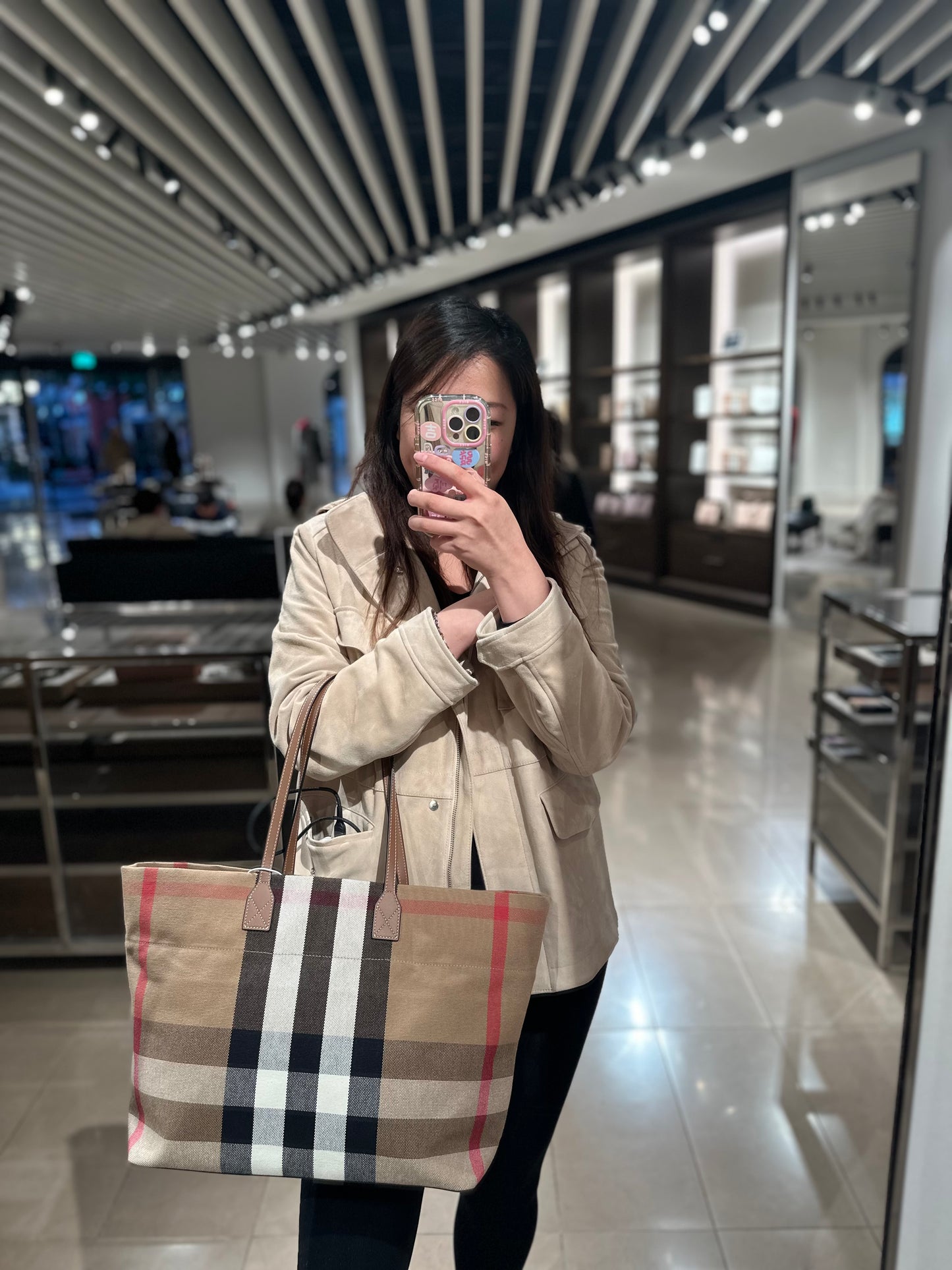 Burberry 新款LONDON Tote