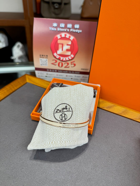Hermes Fin bangle 奶油白玫瑰金￼