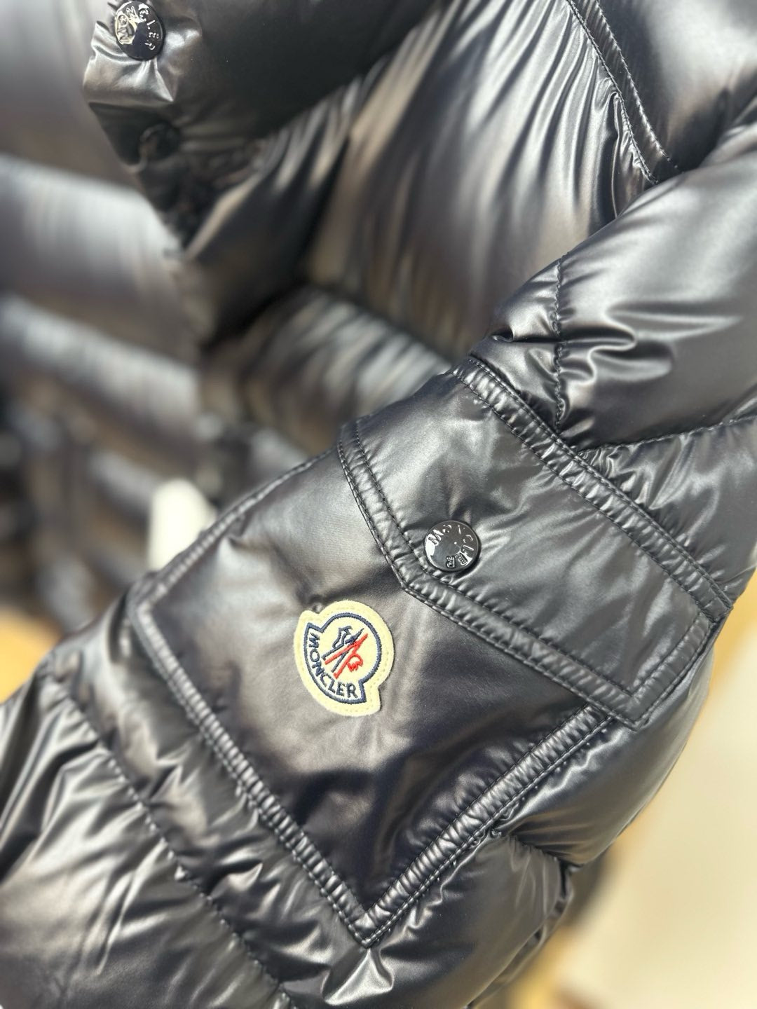 香港現貨💓Moncler 年底巨折💓
Lule 深藍色