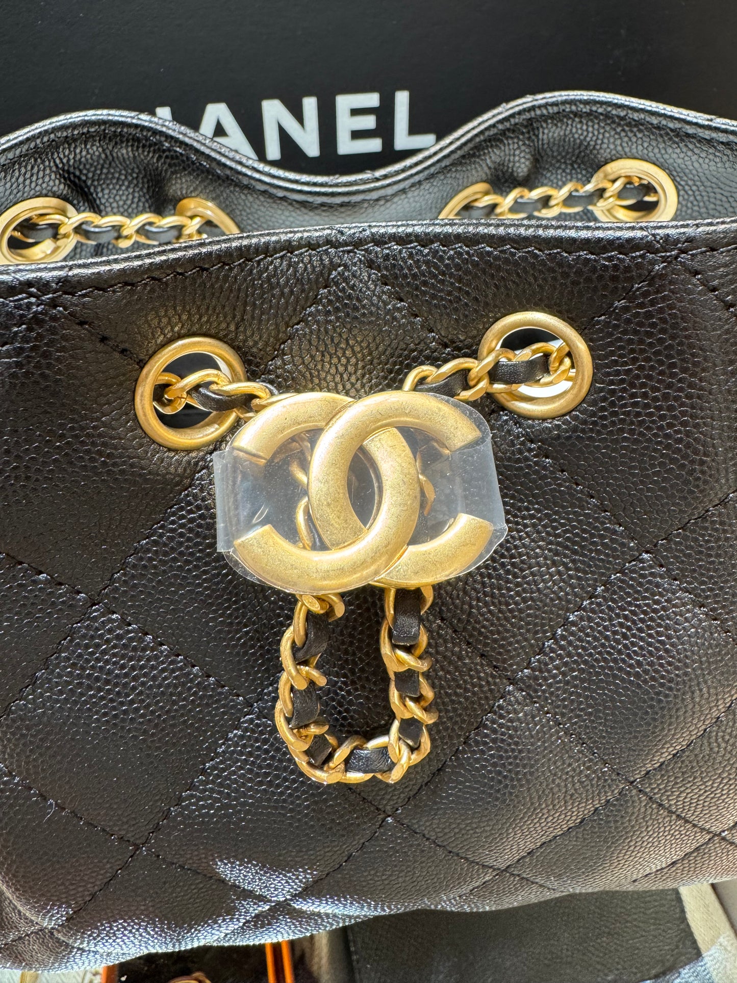 Chanel 25 mini hobo handbag 黑色金扣￼