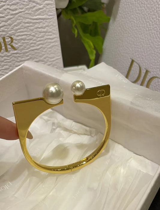 Dior pearl Bangle