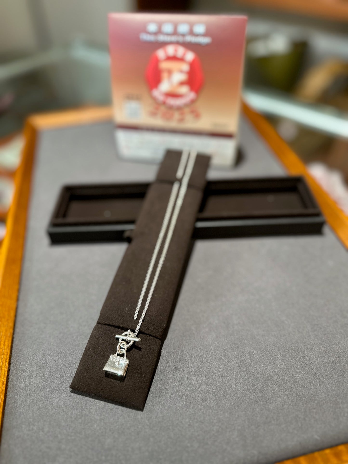 Hermes Amulettes Kelly pendant