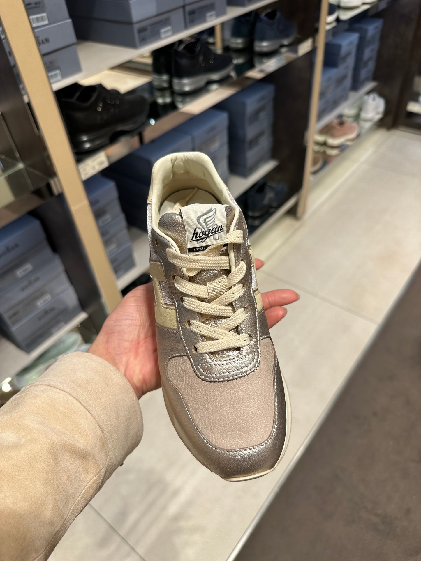 Hogan H383厚底波鞋（其他碼數可再查）