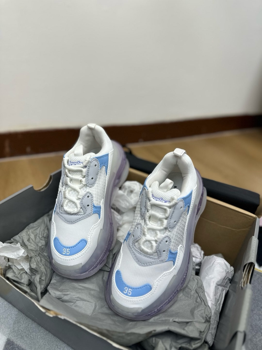 ‼️Balenciaga Triple S‼️
超美的馬卡龍色😍