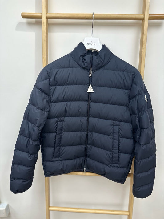 香港現貨💓Moncler 年底巨折💓
Baudinet 深藍色