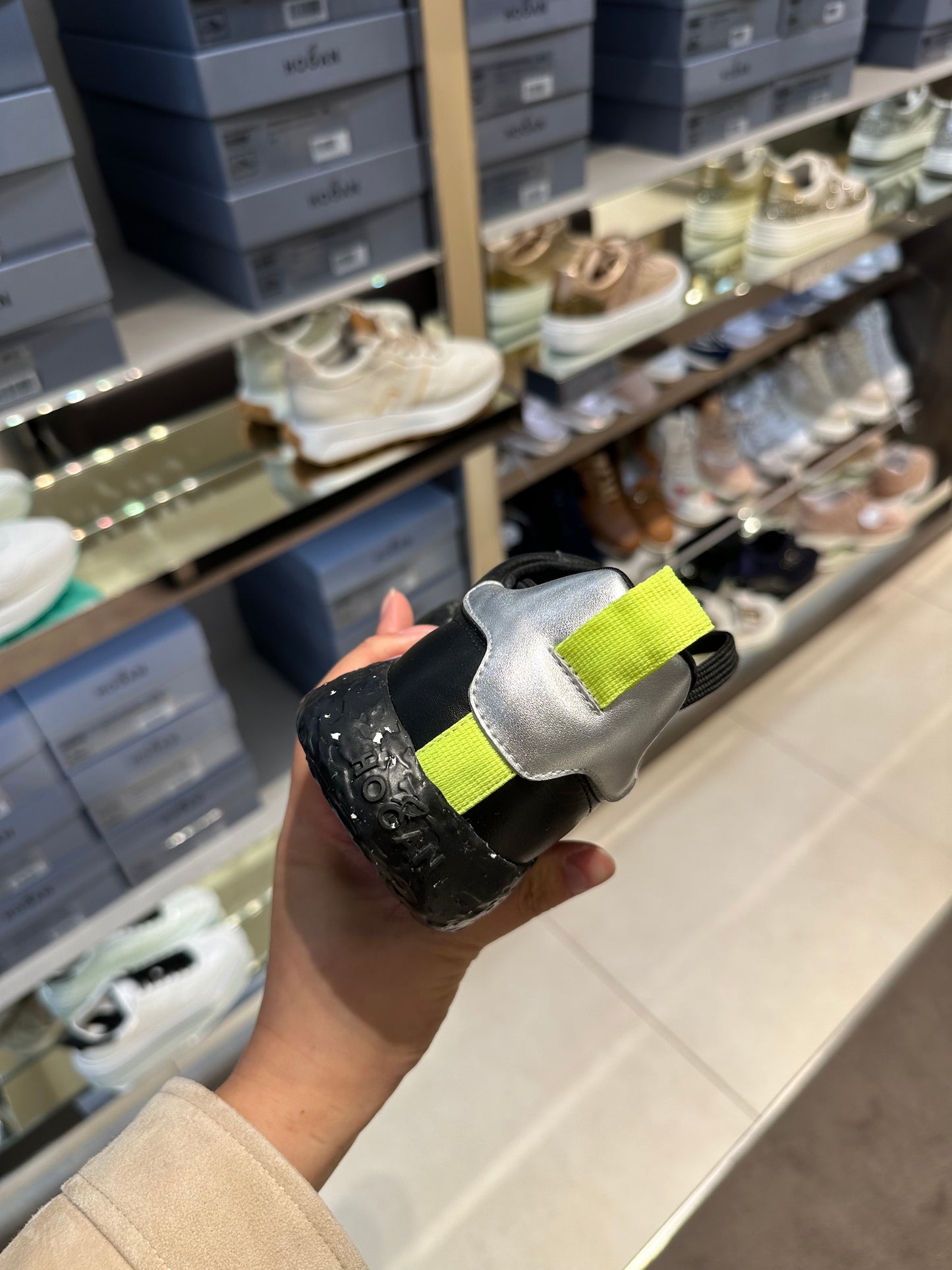 Hogan 3R系列平底波鞋（其他碼數可再查）