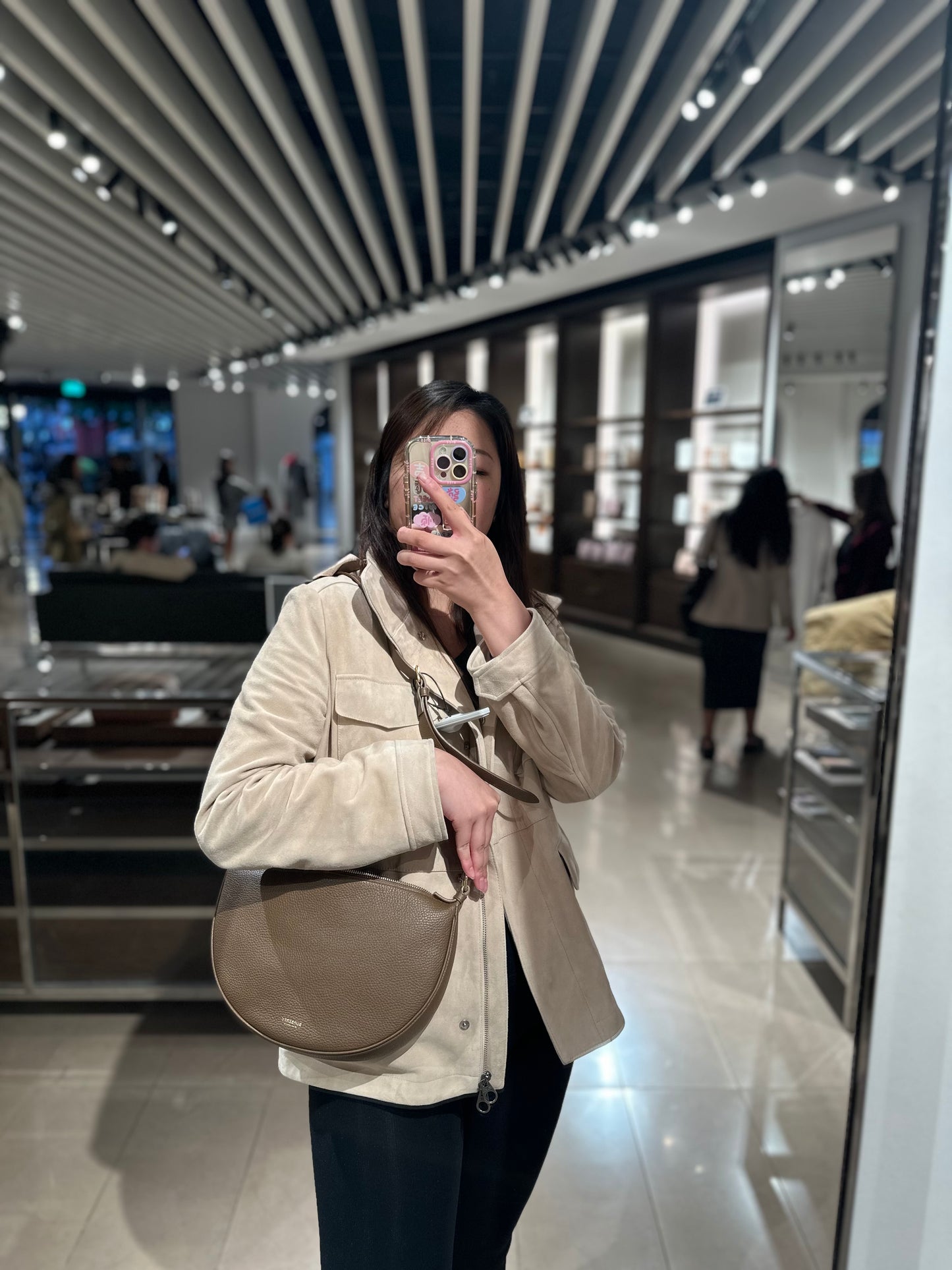 Burberry Earth 半月袋