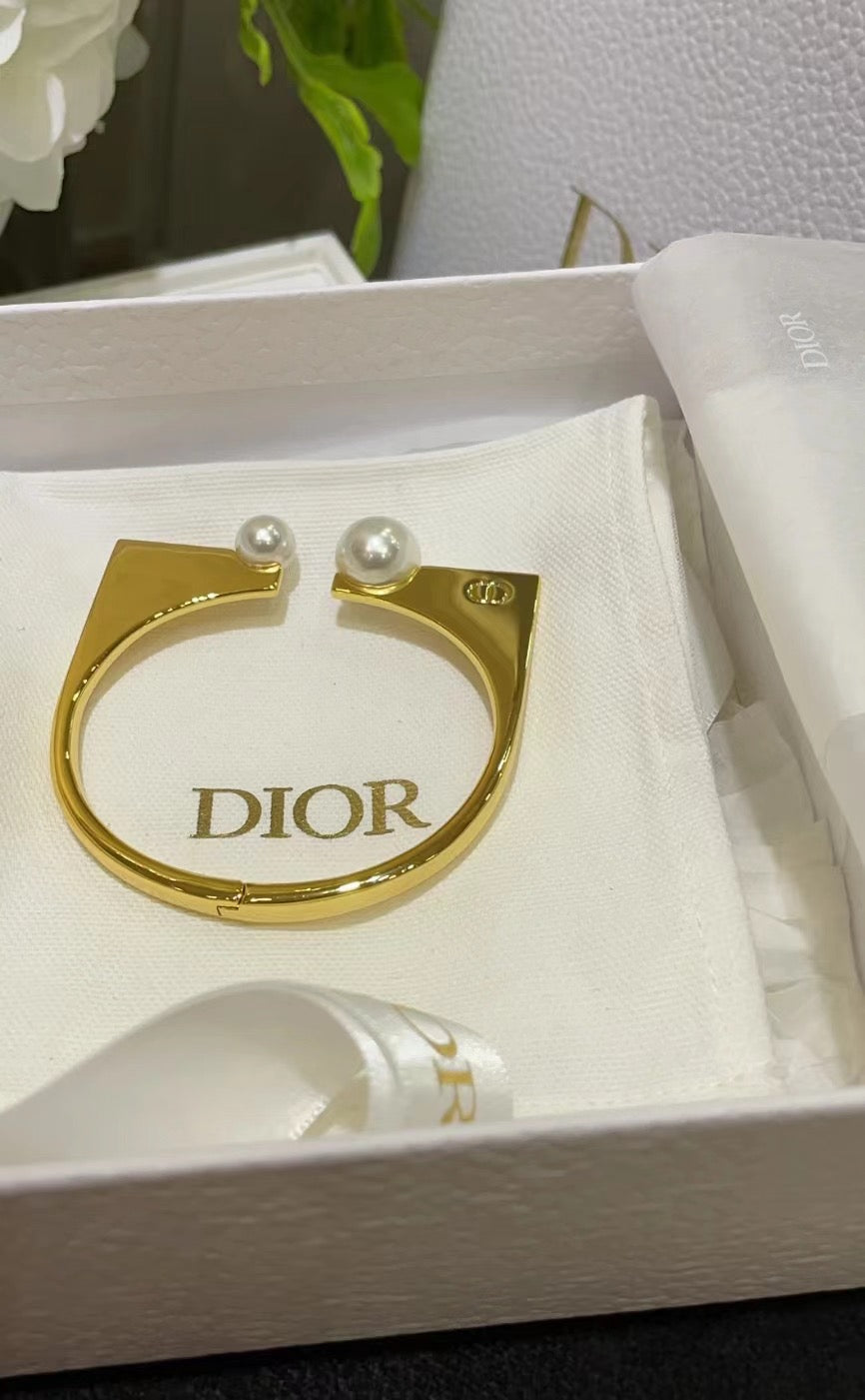 Dior pearl Bangle