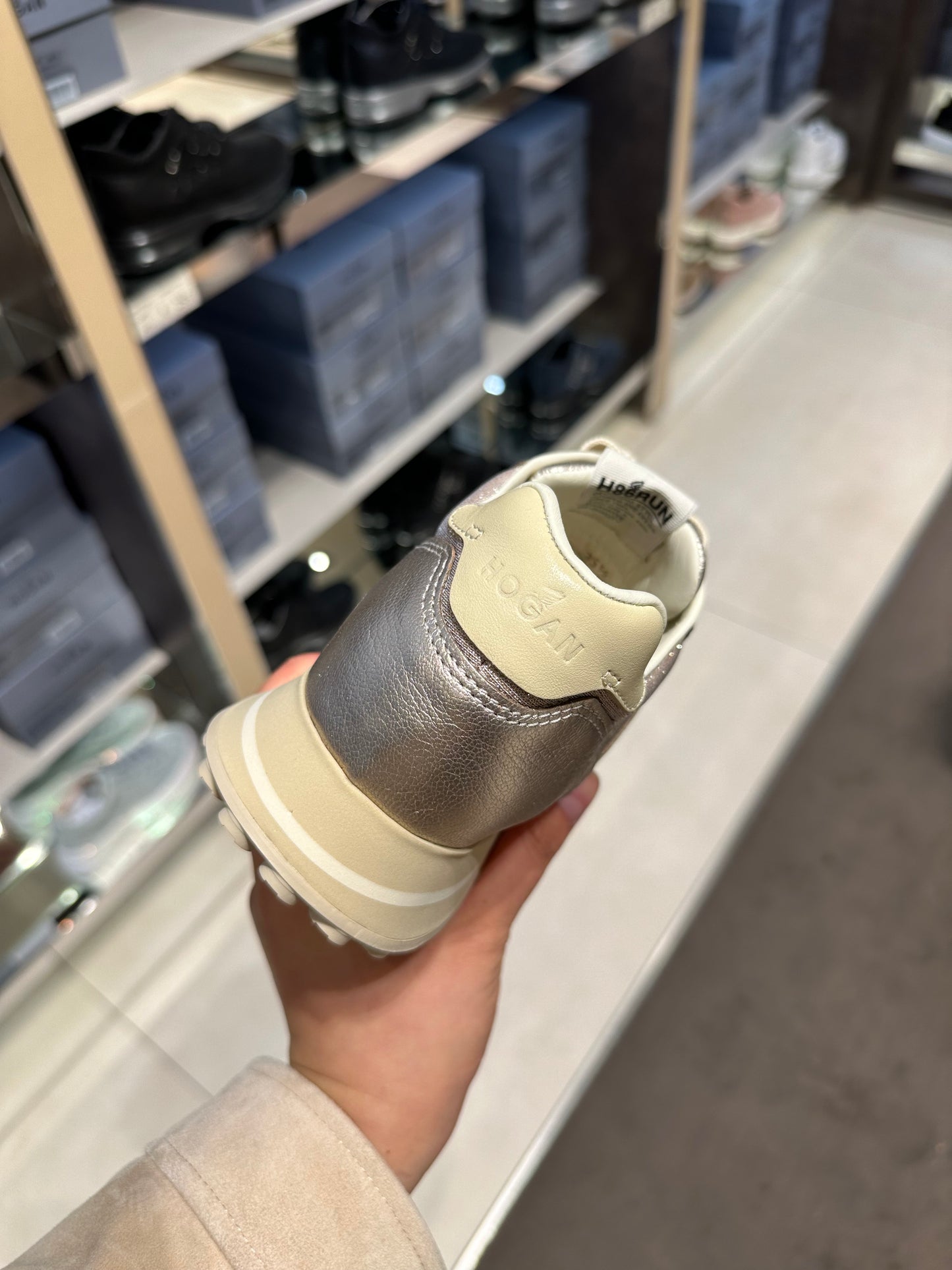 Hogan H383厚底波鞋（其他碼數可再查）