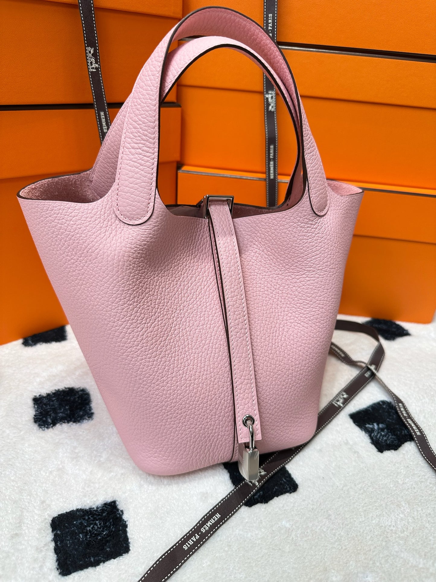 Hermes Picotin 18 櫻花粉銀扣