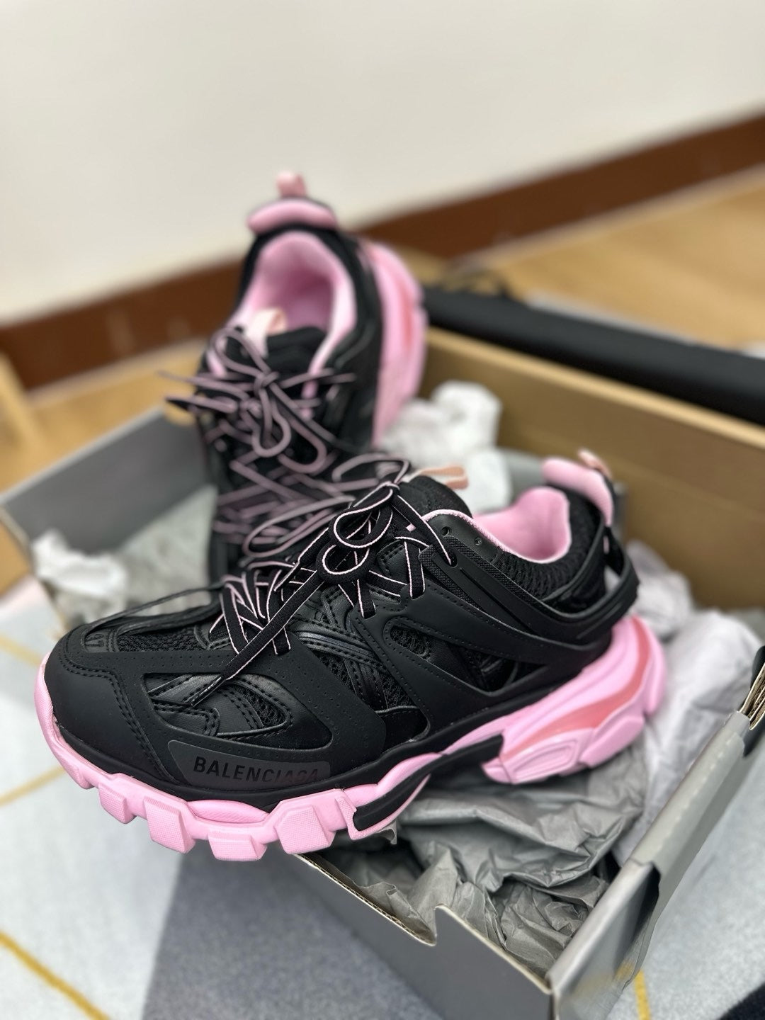 ‼️Balenciaga Track‼️
經典黑粉