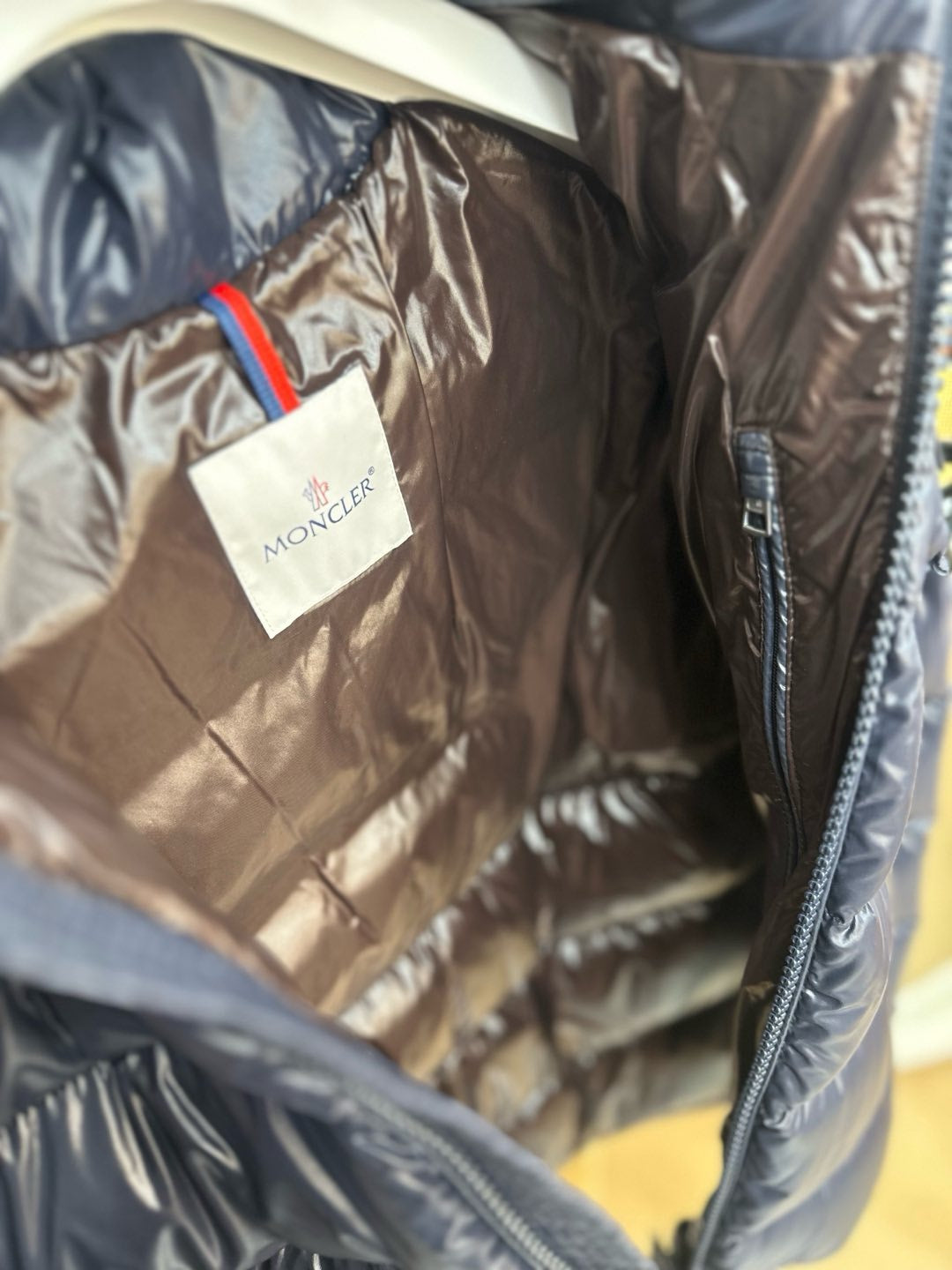 香港現貨💓Moncler 年底巨折💓
Maya 深藍色