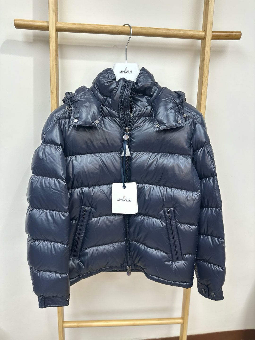香港現貨💓Moncler 年底巨折💓
Maya 深藍色