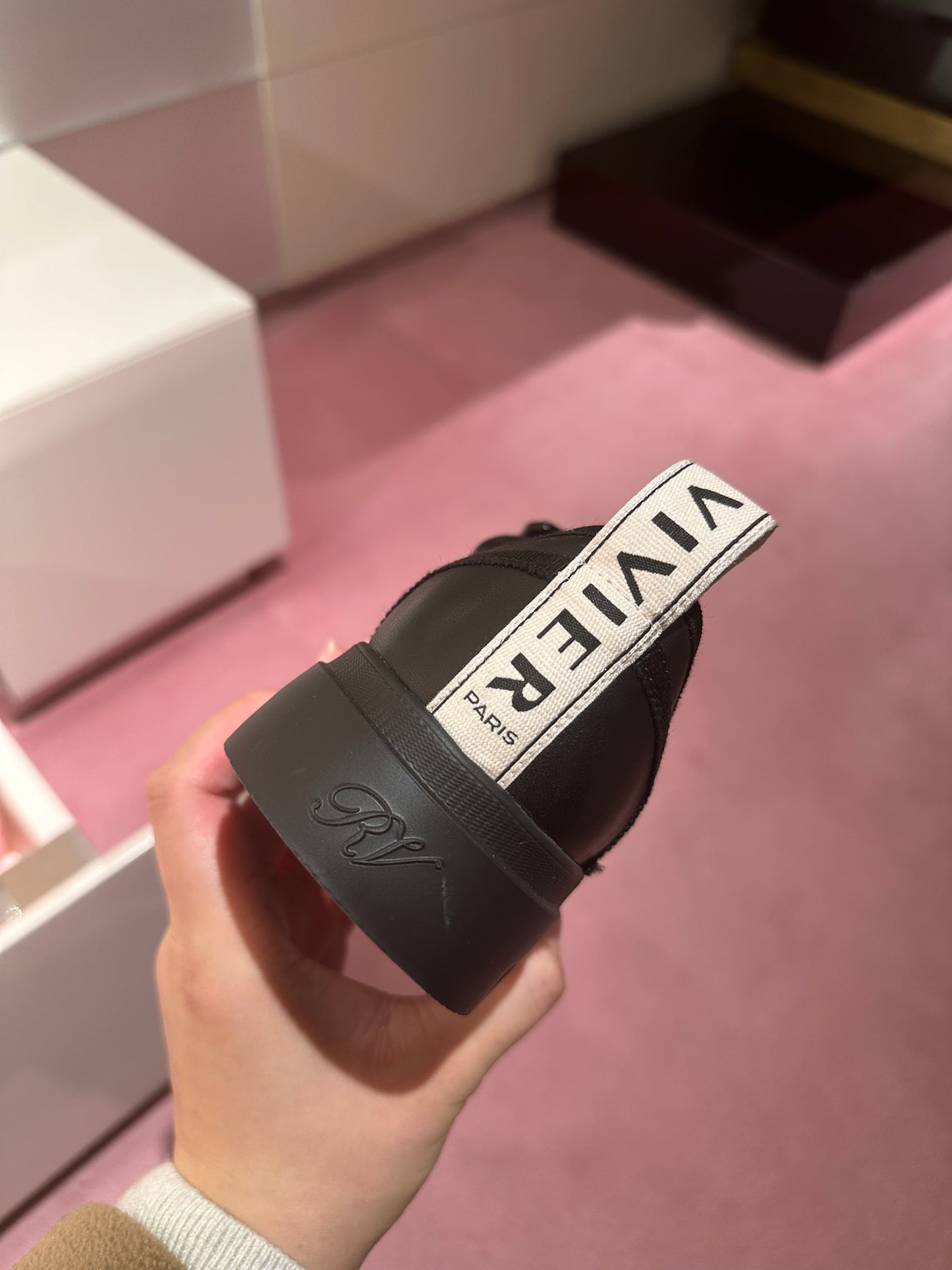 Roger Vivier 鑽扣運動鞋 黑色